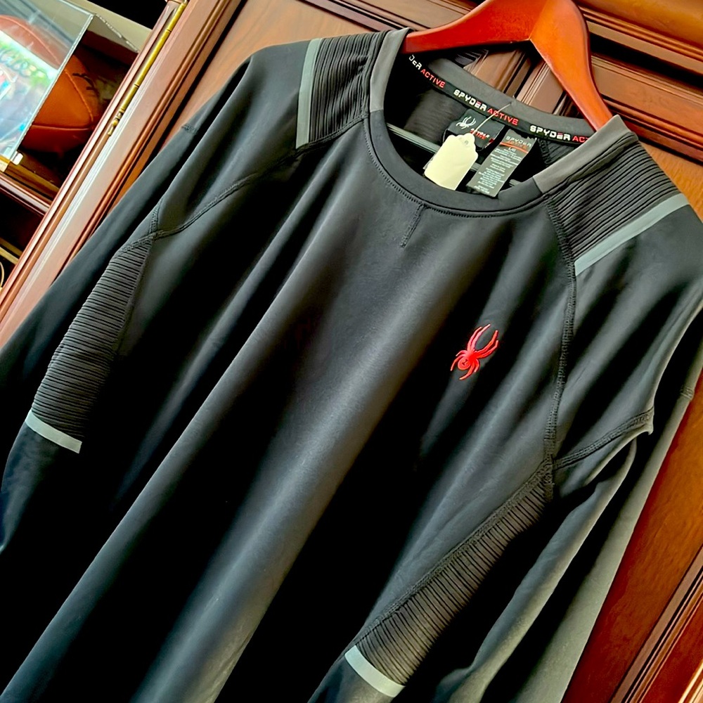 New Spyder Activewear Black Crewneck Pullover Moisture Wick 4-way Stretch fabric